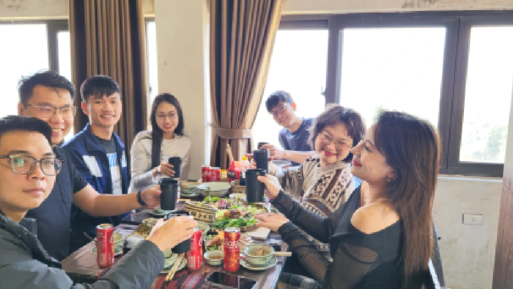 A group of people relaxing and enjoying drinks and food together at a restaurant
